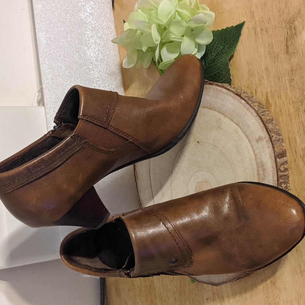 Born Tanya Ankle Boots Heeled Booties Sz 8 Chestnut Brown Leather Side Zip